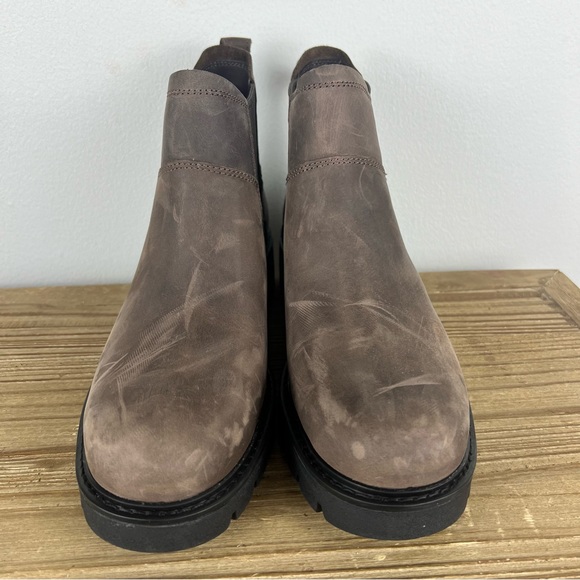 UGG Loxley Boot in Stout - Picture 2 of 7